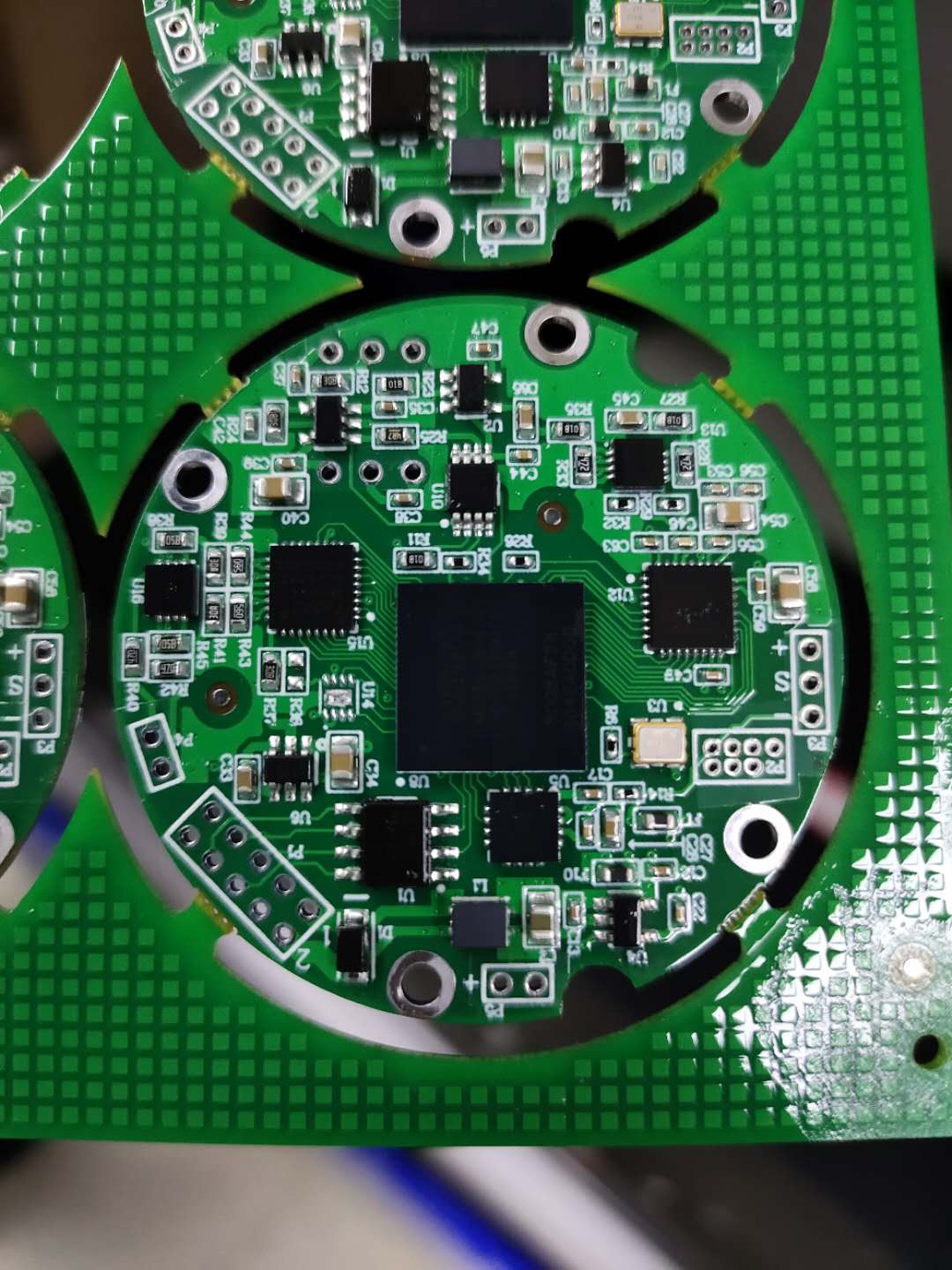 傳感器控制板BGA芯片防止脫焊用底部填充膠應用案例